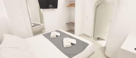 Basic Room | In-room safe, soundproofing, free WiFi, bed sheets