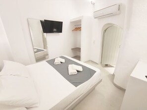 Kamar Basic | Brankas, kedap suara, Wi-Fi gratis, dan seprai linen