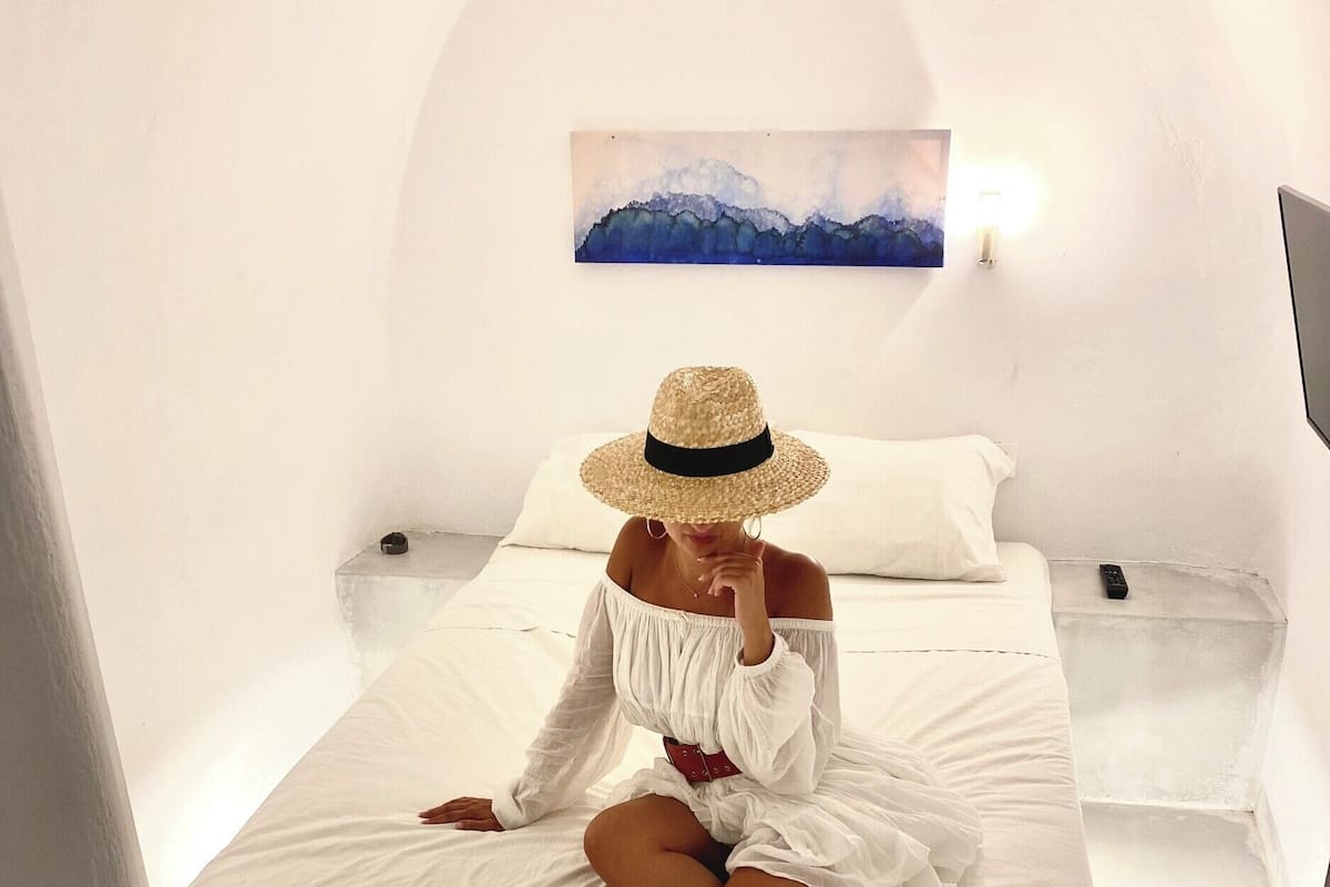 Quarto básico | Cofres nos quartos, quartos à prova de som, Wi-Fi de cortesia