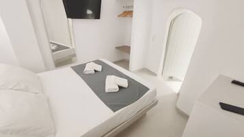Basic Room | In-room safe, soundproofing, free WiFi, bed sheets