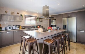 Kühlschrank, Ofen, Herdplatte, Geschirrspüler