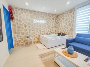 Interior - Santorini Escape ~ Jacuzzi & Relax (Le Havre)