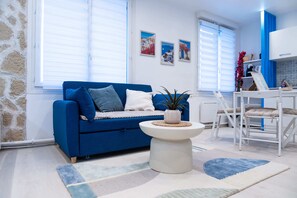 Smart TV, books - Santorini getaway - Jacuzzi & Cocooning (Le Havre)