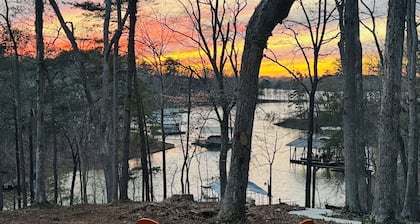 Lake Hartwell Waterfront w/Dock, Gameroom, Firepit, Pets, Clemson & Fenced Yard