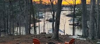 Lake Hartwell Waterfront w/Dock, Gameroom, Firepit, Pets, Clemson & Fenced Yard