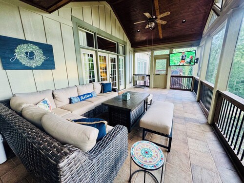 Lake Hartwell Waterfront w/Dock, Gameroom, Firepit, Pets, Clemson & Fenced Yard