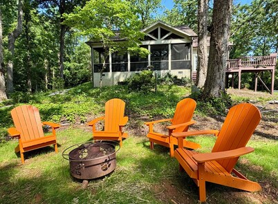 Lake Hartwell Waterfront w/Dock, Gameroom, Firepit, Pets, Clemson & Fenced Yard