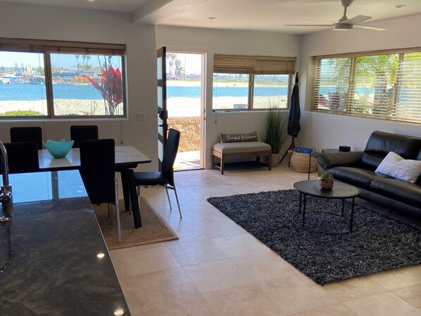 Books - Bay Front, On the Sand, With Garage (San Diego)