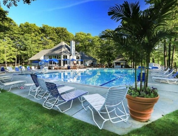 Outdoor pool - NEW! 1st Floor TRUE Ski In/Ski Out 3BR/3BA w A/C, Close to Hiking, Pools & Golf (Hidden Valley)