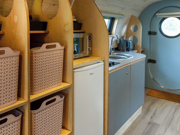 Fridge, microwave
