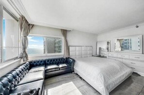 Strykjärn/strykbräda, wi-fi och sängkläder