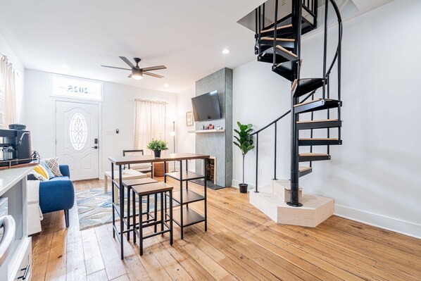 Smart TV - Luxury Heart of Nola,Uptown Near St. Charles (New Orleans)