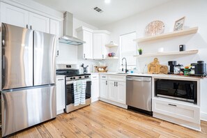 Fridge, microwave, oven, stovetop - Luxury Heart of Nola,Uptown Near St. Charles (New Orleans)