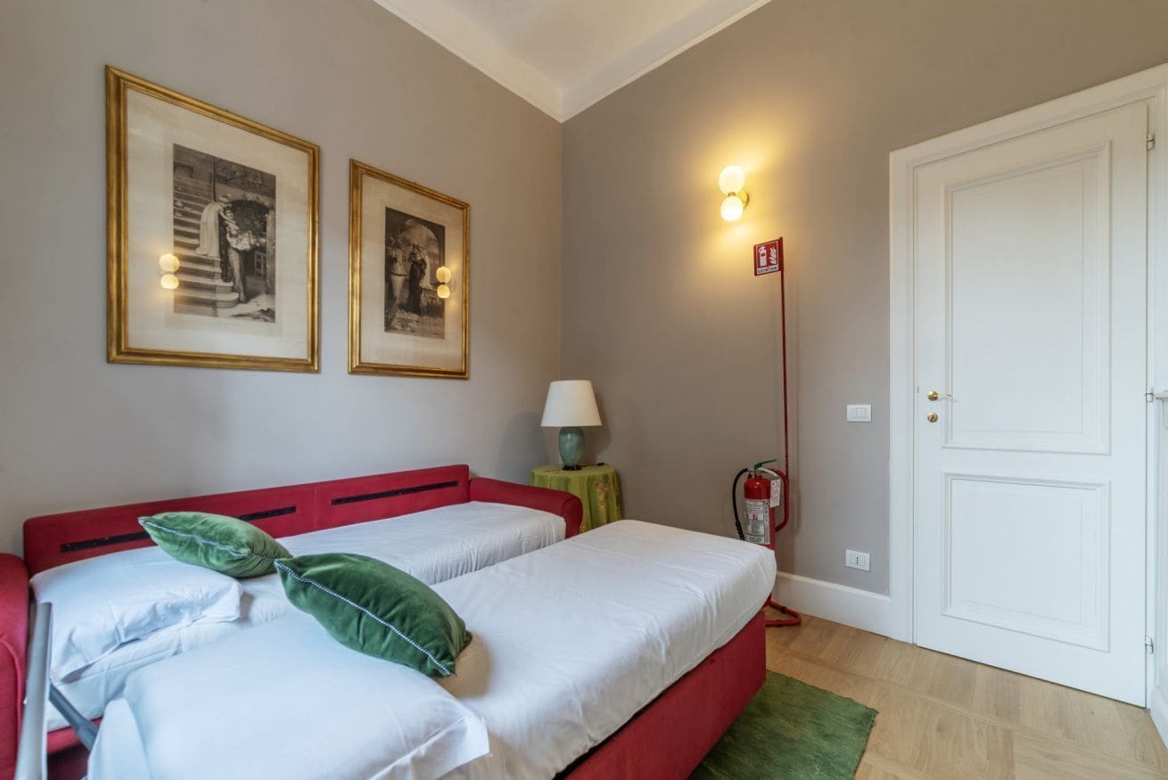 3 Schlafzimmer, Schreibtisch, Bügeleisen/Bügelbrett, Reisekinderbett