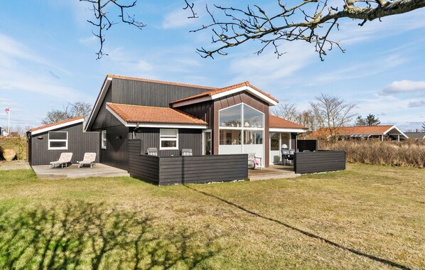Exterior - 2 bedroom gorgeous home in Juelsminde (Juelsminde)