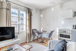 Télévision, chaîne hi-fi