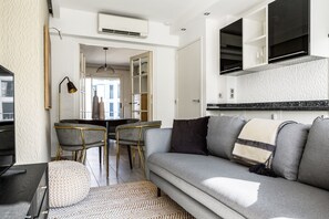 TV, stereo - Blueground | Trocadéro, a/c, nr Eiffel Tower (Paris)