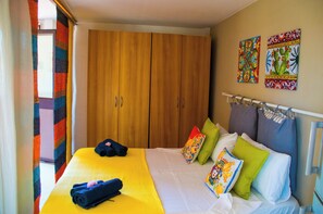 Suite estudio Deluxe, 1 habitación, vista a la montaña | Tabla de planchar con plancha y wifi gratis 