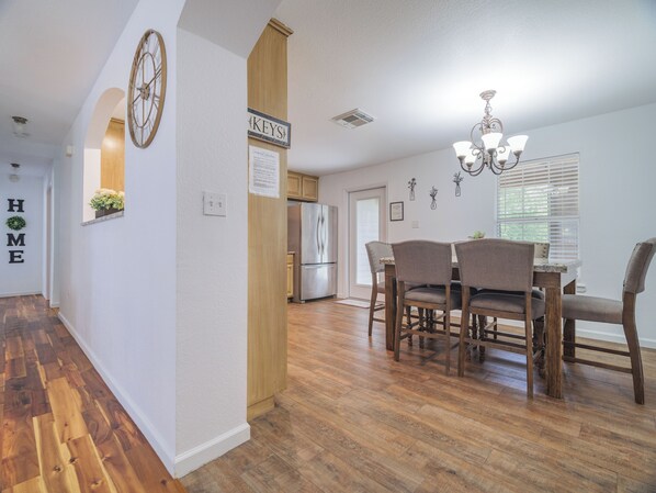 Dining - Cozy 3-bedroom/ 2 bath house in Central Austin (Austin)