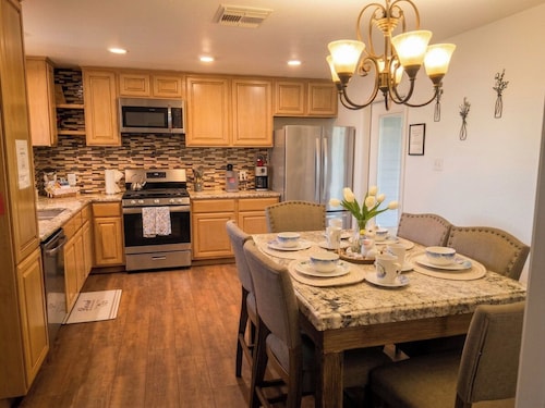 Spacious 3BR Family-Friendly, Big Yard, Game Table Near I-35