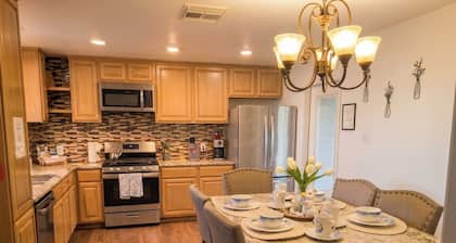 Spacious 3BR Family-Friendly, Big Yard, Game Table Near I-35