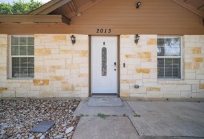 Exterior detail - Cozy 3-bedroom house in Central Austin (Austin)