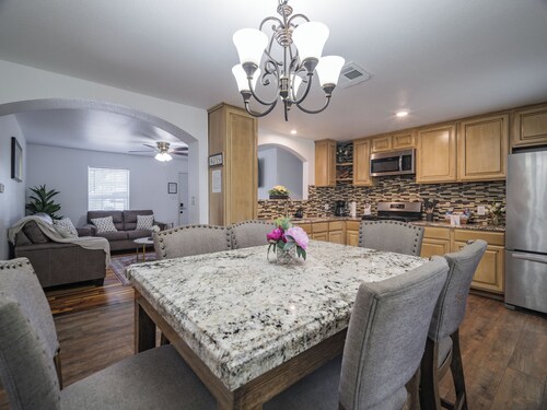 Spacious 3BR Family-Friendly, Big Yard, Game Table Near I-35