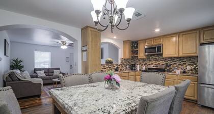 Spacious 3BR Family-Friendly, Big Yard, Game Table Near I-35