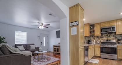 Cozy 3-bedroom house in Central Austin
