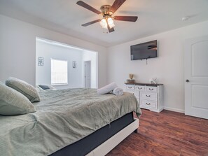 3 bedrooms, iron/ironing board, free WiFi