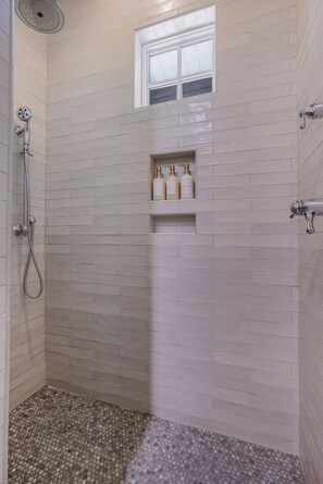 Shower, hair dryer, towels - Downtown Cottage Hideaway Suite E (Fairhope)