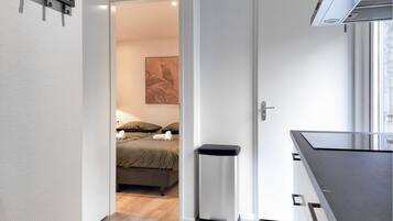 2 bedrooms, travel cot, free WiFi, bed sheets