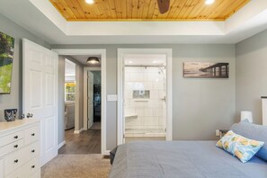 3 bedrooms, iron/ironing board, free WiFi, bed sheets - Delightful Loon Lake Retreat (Coldwater)