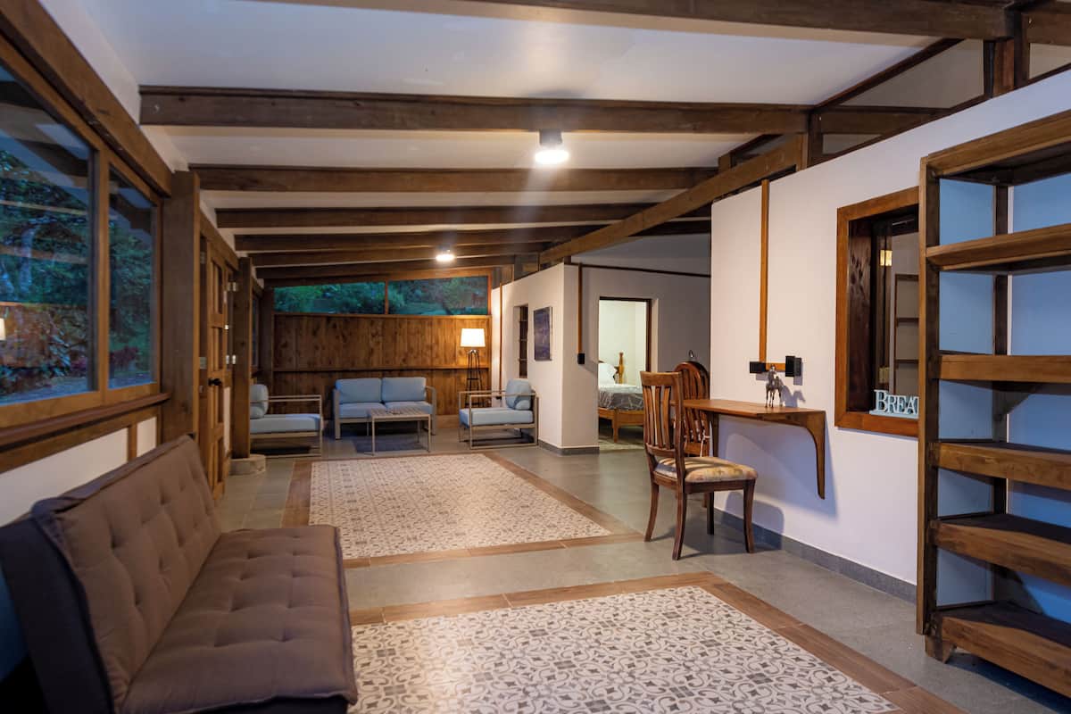 Comfort Cabin, Patio, Garden View | Living area