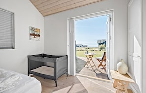 3 bedrooms, travel crib, free WiFi