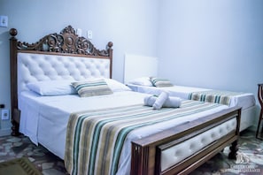 Habitació doble Deluxe, vistes al jardí | Zona de menjador de l'habitació