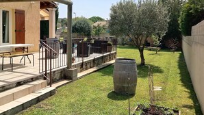 A patio with outdoor furniture, a pergola, and a barrel. - Nice home in Montfrin (Montfrin)