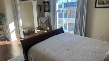 2 slaapkamers, een strijkplank/strijkijzer, gratis wifi, beddengoed