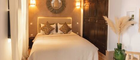 4 bedrooms, in-room safe, iron/ironing board, travel cot