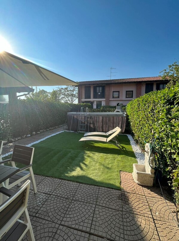 Outdoor dining - Two-story villa with private pool in residence near Milan fairgrounds (Cascina Faustina)