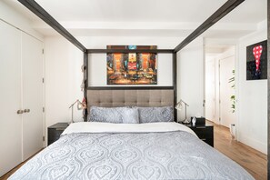 2 bedrooms, iron/ironing board, WiFi, bed sheets