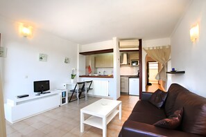 TV - Apartment 'Cala Figuera  1b' with Sea View, Wi-Fi and Air Conditioning (Cala Figuera)
