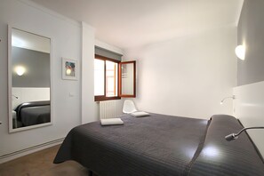 1 quarto, Wi-Fi de cortesia, roupa de cama