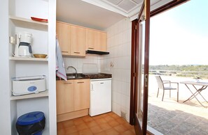 Frigorifero, microonde, piano cottura, macchina per tè/caffè