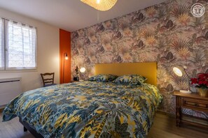 2 bedrooms, iron/ironing board, travel cot, bed sheets