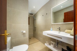 Douche, serviettes fournies