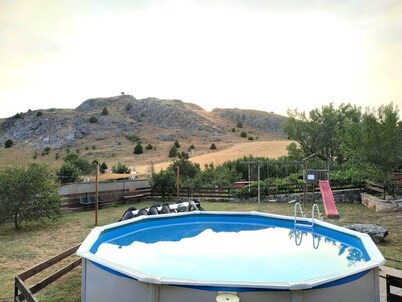 Casa rural 'La Chimenea De Soria I Y I I' con vistas a la montaña, piscina privada y Wi-Fi