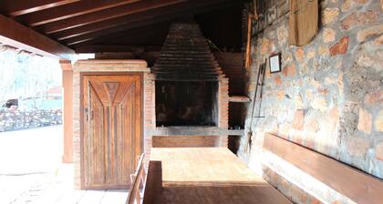 Casa rural 'La Chimenea De Soria I' con vistas a la montaña, piscina compartida y Wi-Fi