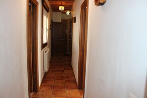 Interior - Country House 'La Chimenea De Soria I' with Mountain Views, Shared Pool and Wi-Fi (Espeja de San Marcelino)