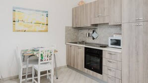 Kaffetrakter/tekoker, kjøleskap, mikrobølgeovn og ovn
